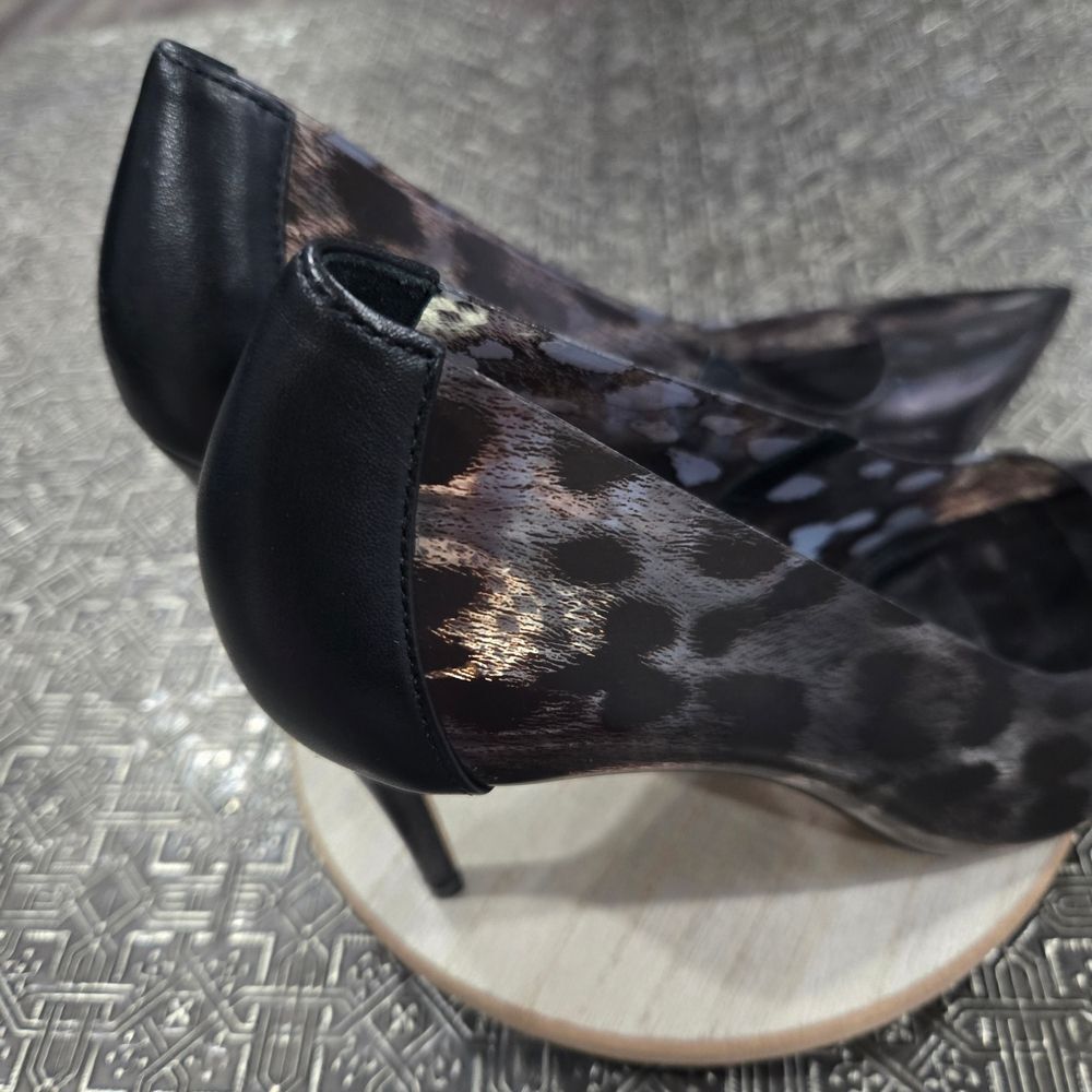 š¢ VinceāCamuto Dark Patterned Heels - Picture 10 of 17